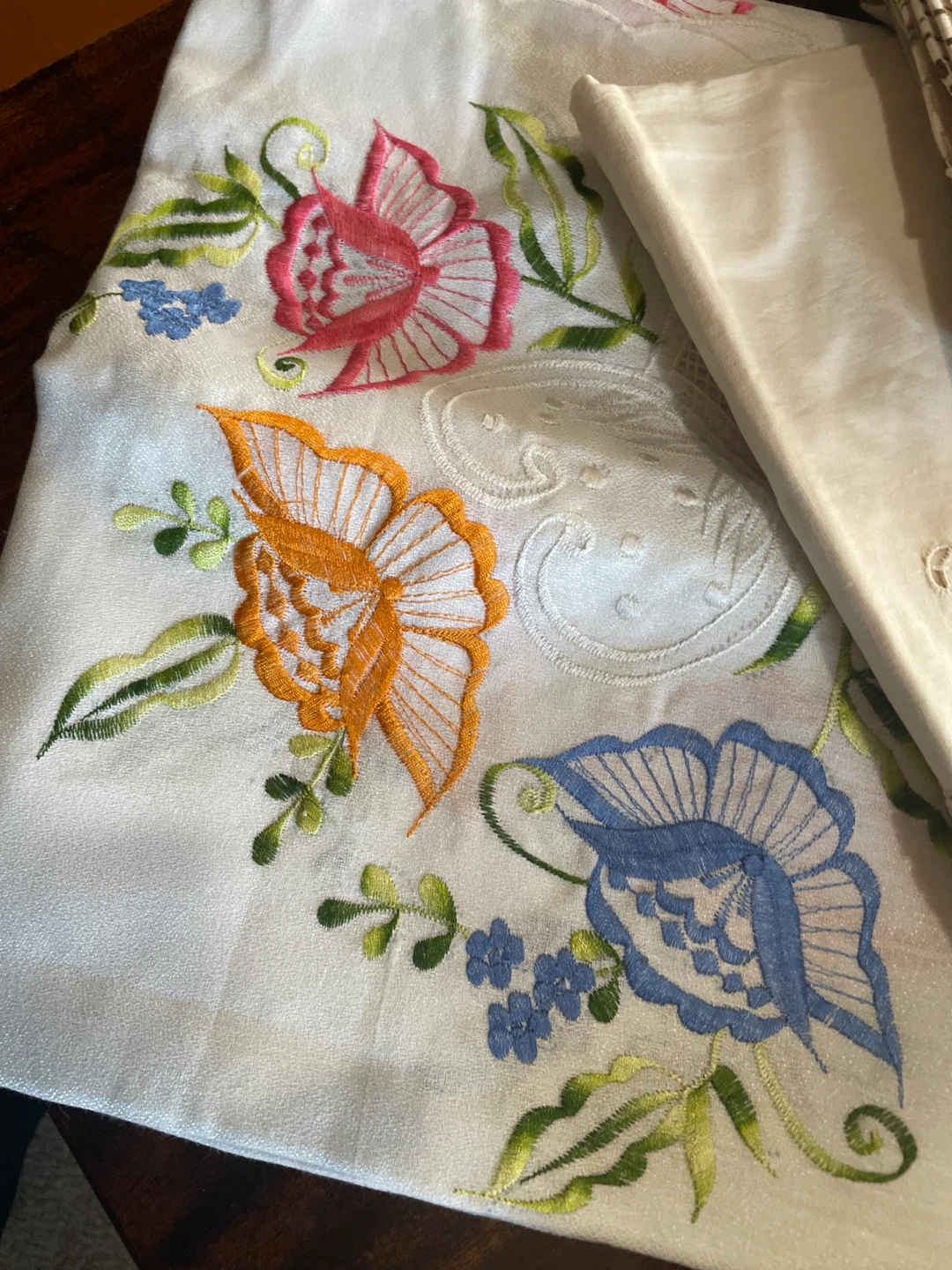 Vintage Embroidered Tablecloths - photo 3