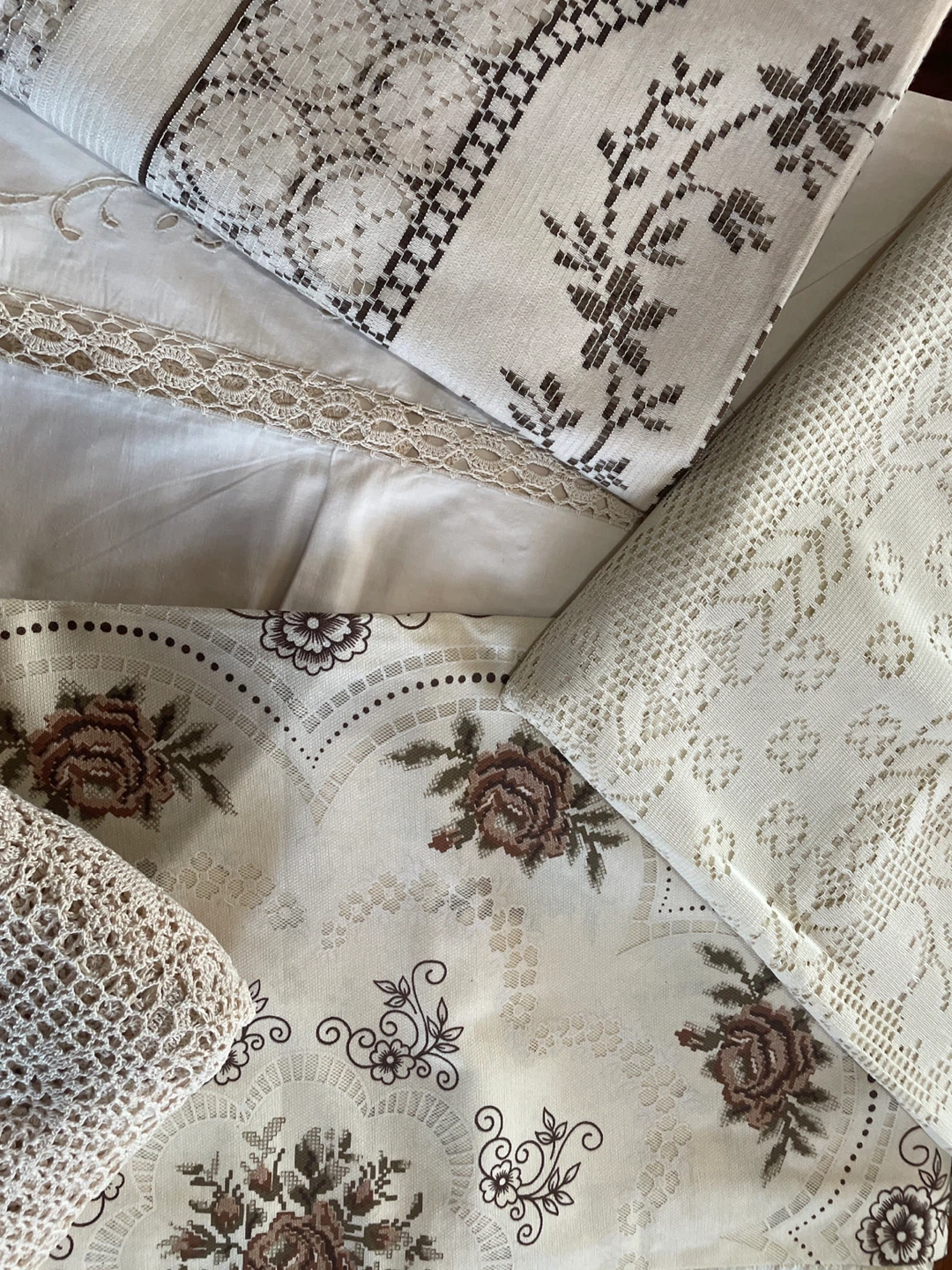 Vintage Embroidered Tablecloths - photo 4