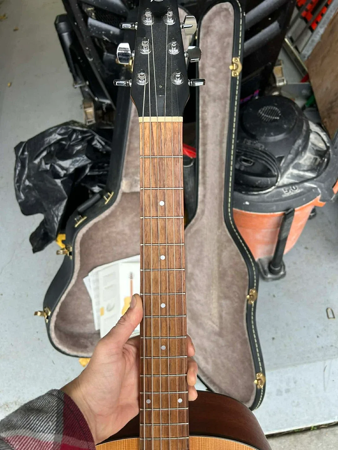 Seagull Acoustic Guitar with Case image indicator(6)