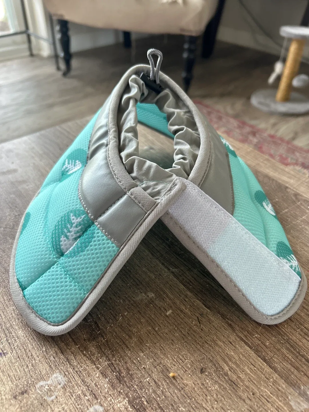 Cat soft collar and surgery recovery Sweater image indicator(2)