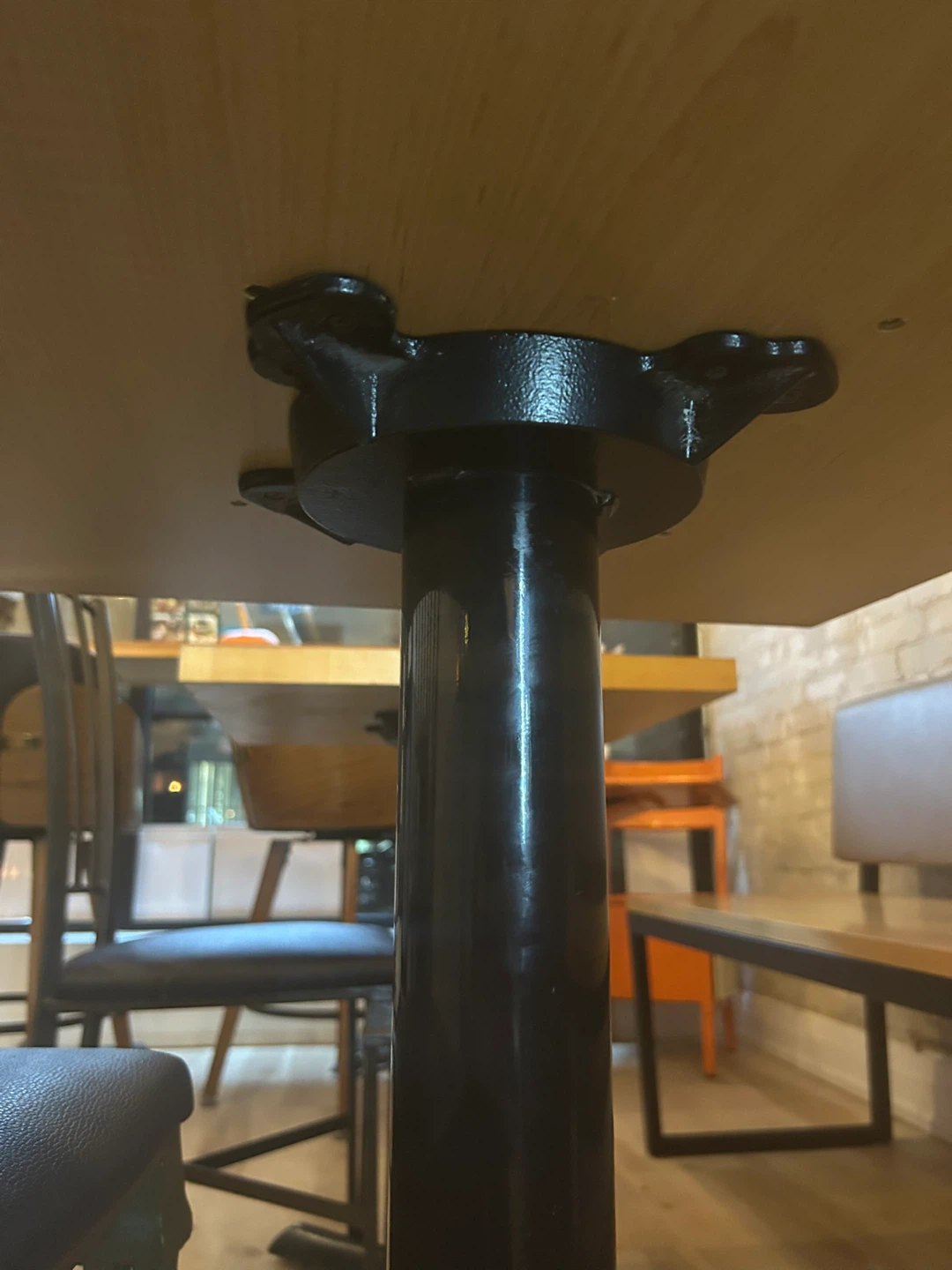 Used like new Restaurant Table - photo 3