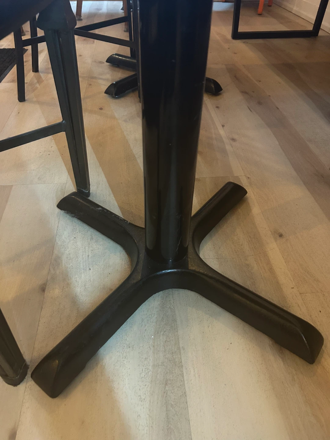 Used like new Restaurant Table - photo 2