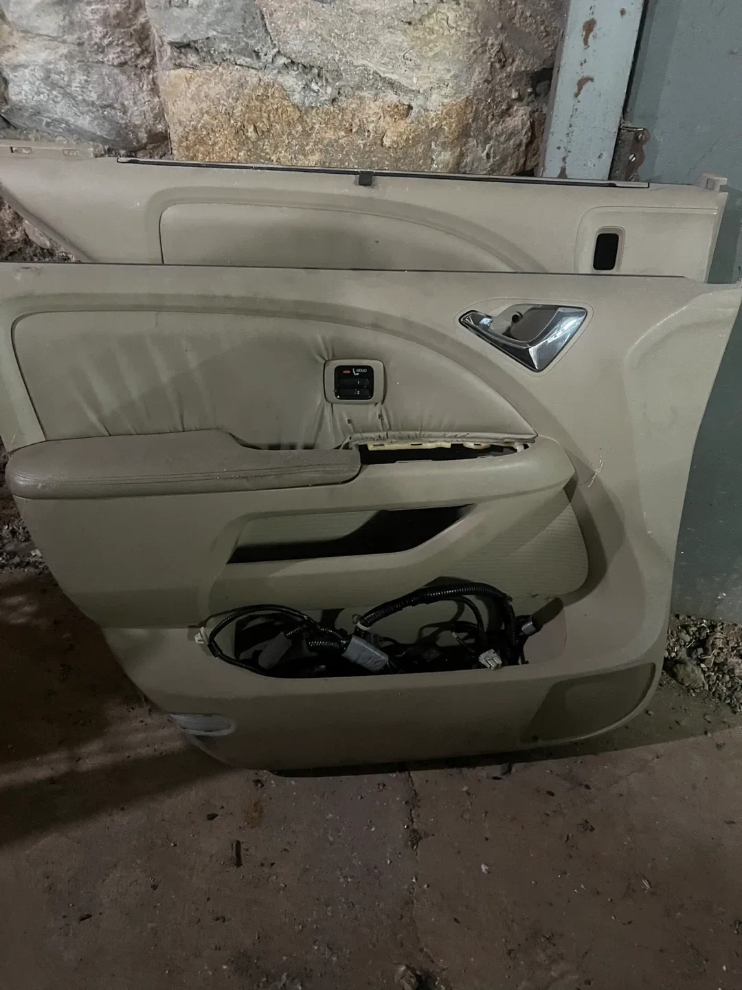 Honda Odyssey Beige Interior Door Panel image indicator(2)