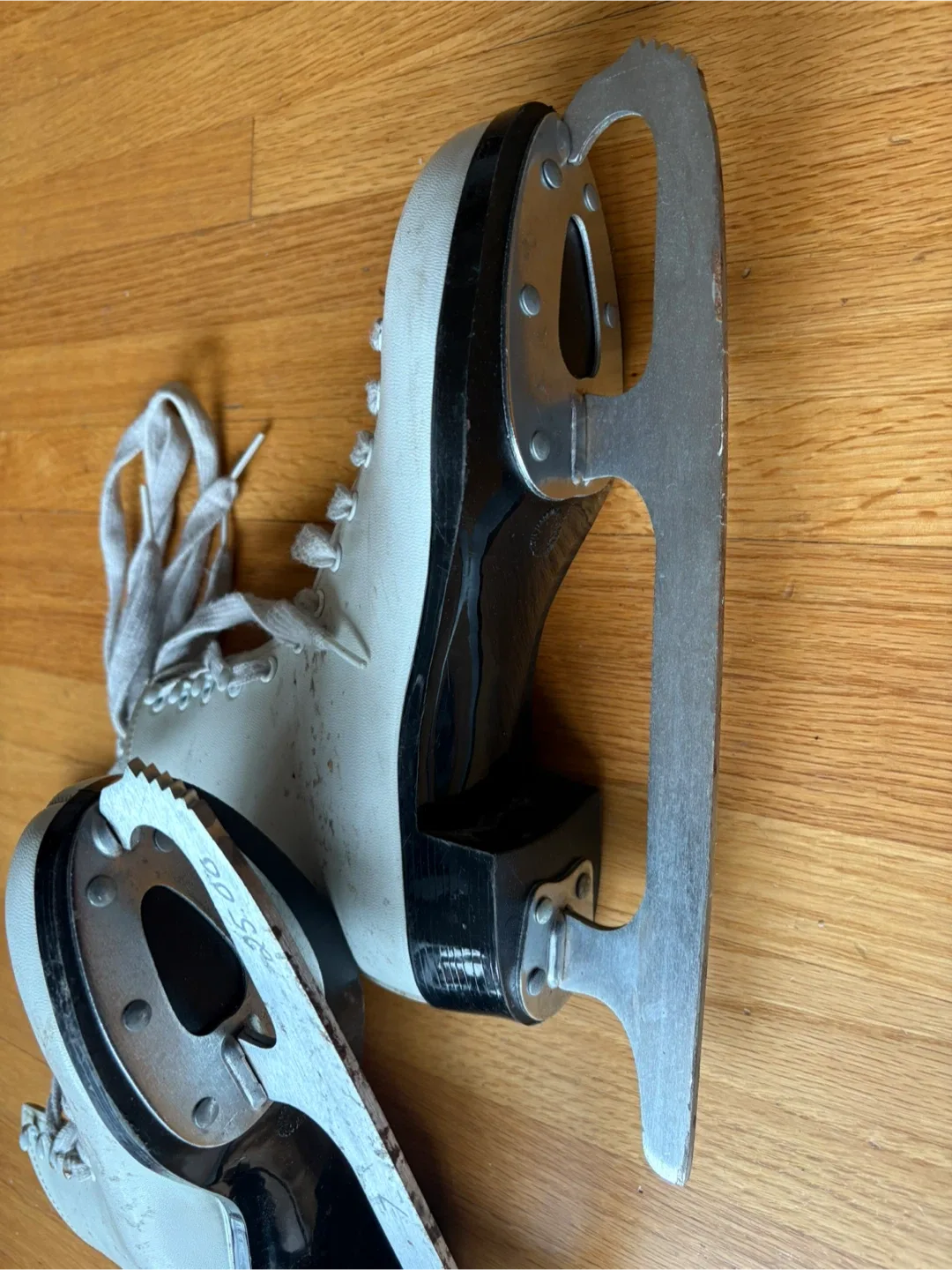 White Ice Skates - Size 7 image indicator(2)