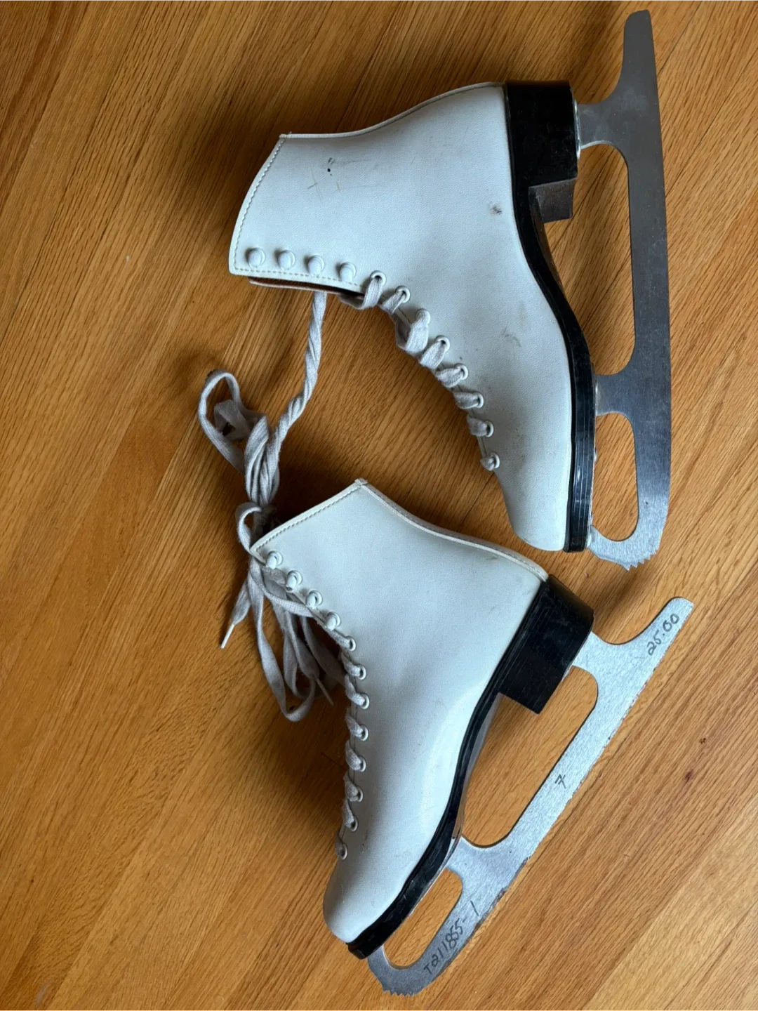 White Ice Skates - Size 7 image indicator(5)