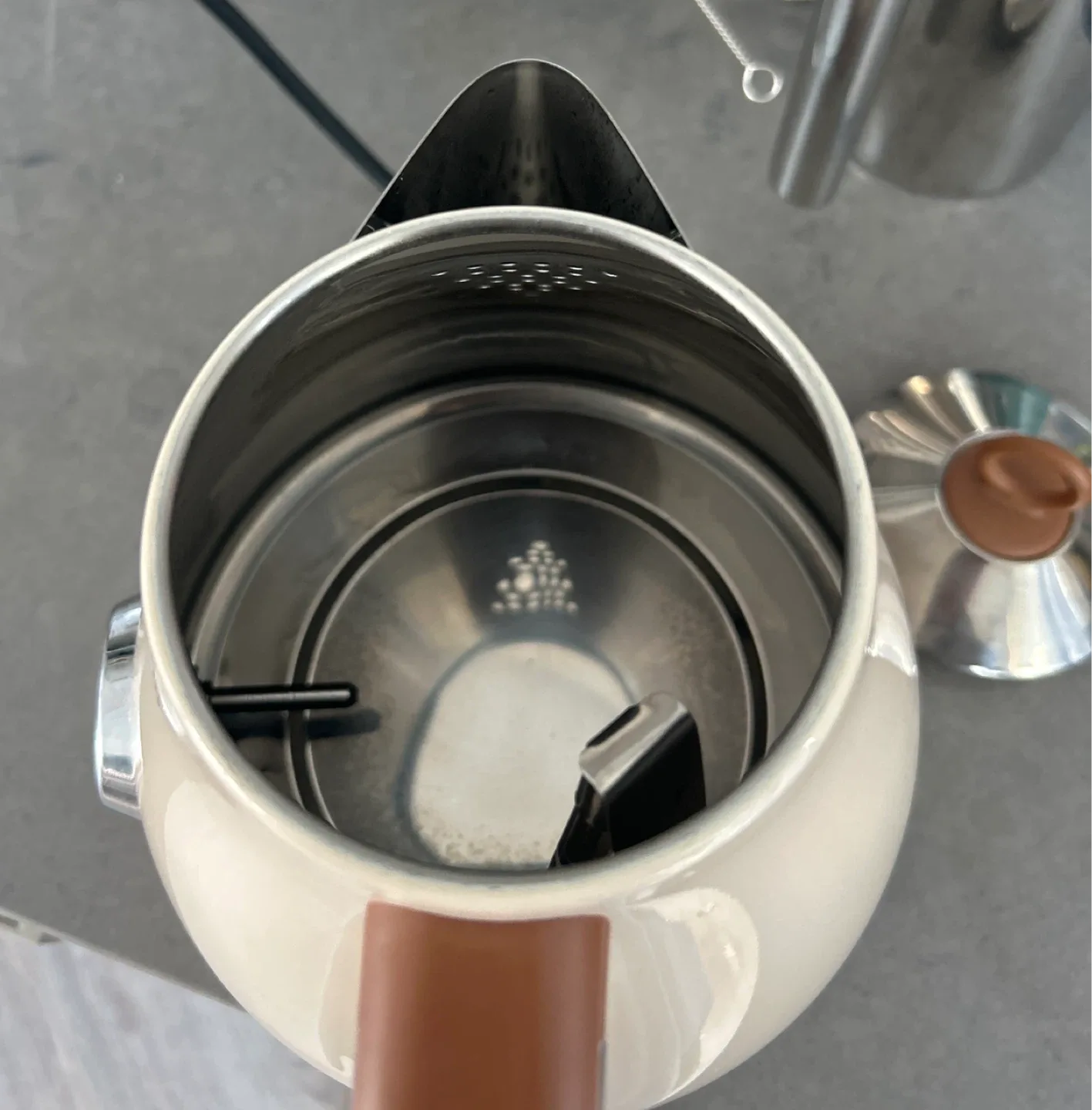 Savania Electric Kettle - Beige and Brown image indicator(5)