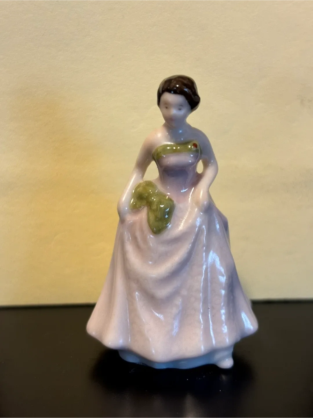 Royal Doulton Pretty Ladies Figurine - Rachel 2000 image indicator(5)