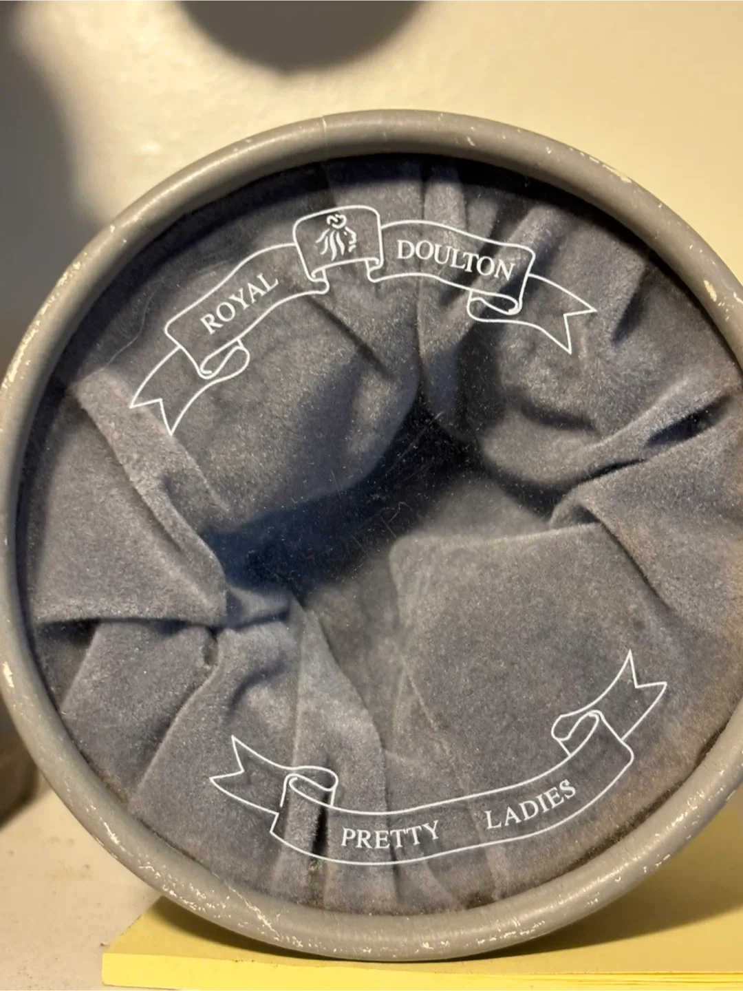 Royal Doulton Pretty Ladies Figurine - Rachel 2000 image indicator(4)