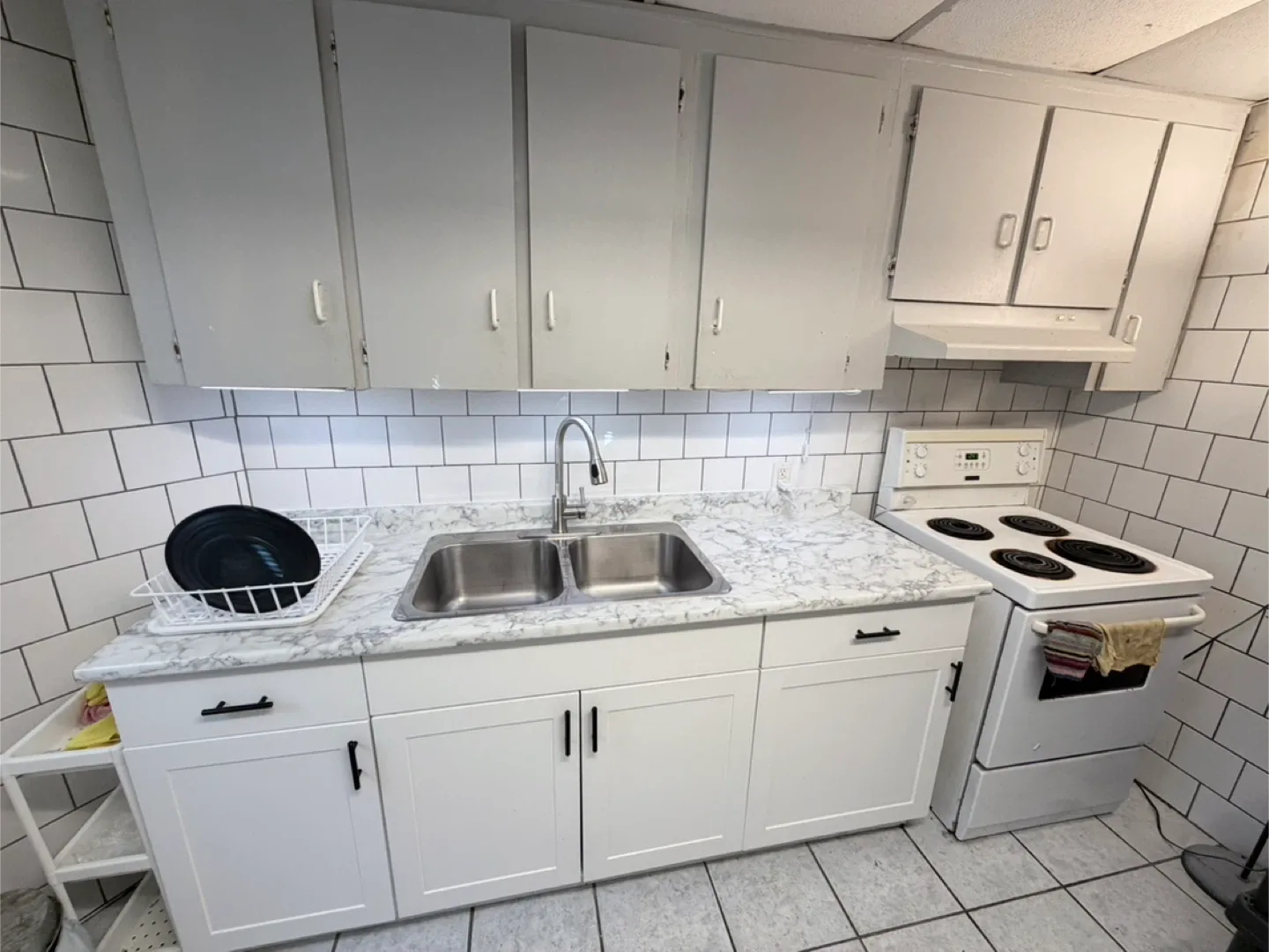 Spacious Room w/ Private Entrance 🏡 All Utils Included image indicator(4)