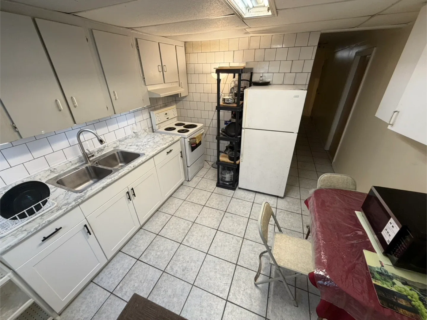 Spacious Room w/ Private Entrance 🏡 All Utils Included