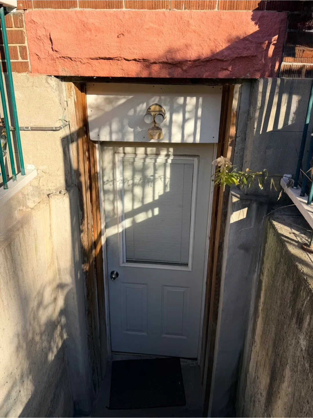 Spacious Room w/ Private Entrance 🏡 All Utils Included image indicator(2)