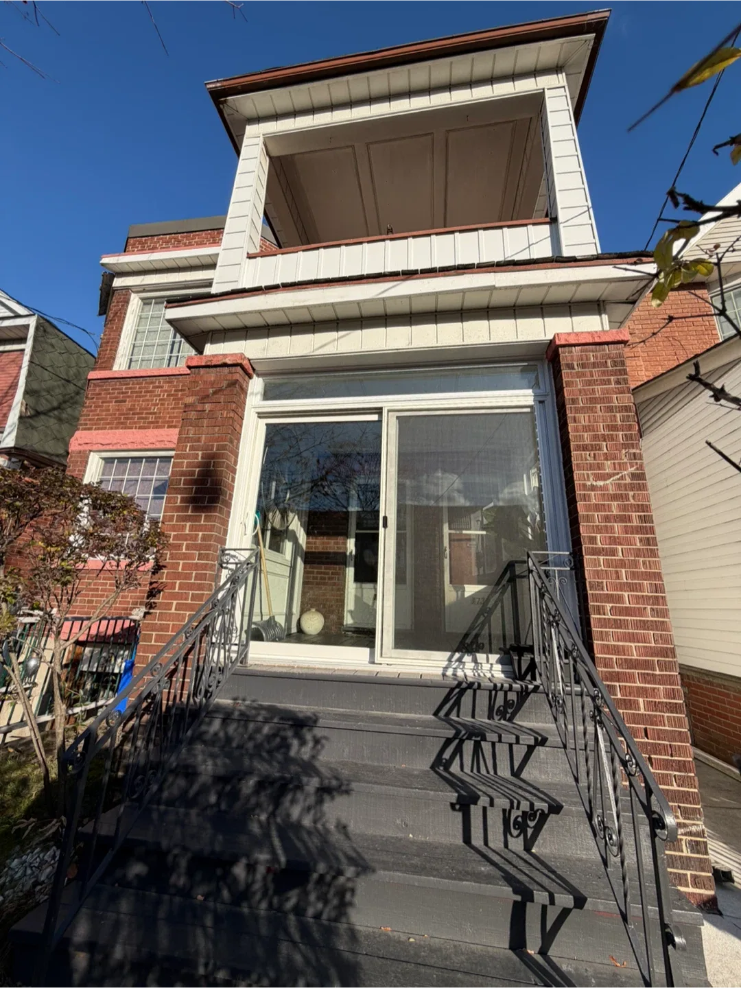 Spacious Room w/ Private Entrance 🏡 All Utils Included image indicator(5)