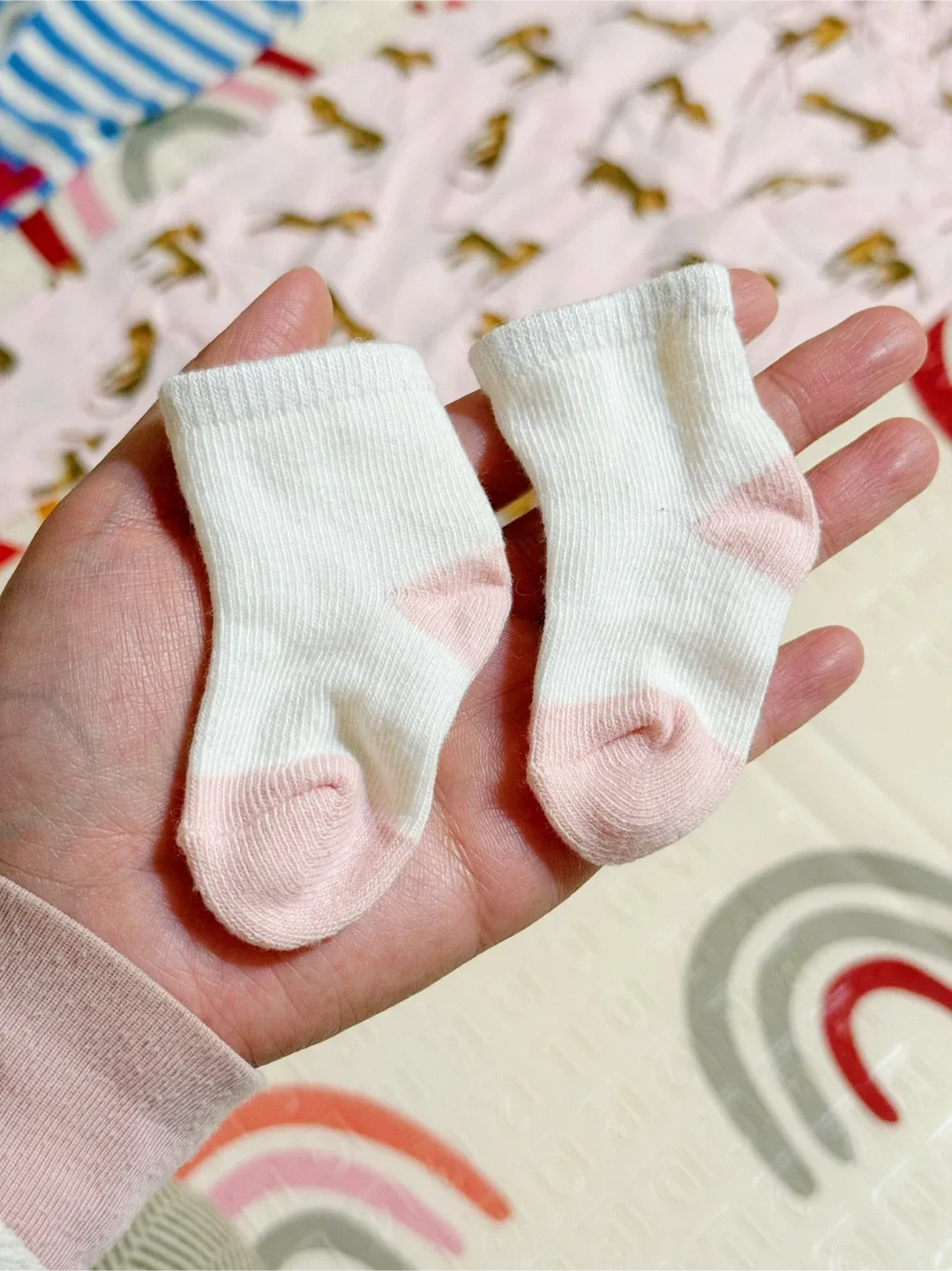 Baby Clothes Bundle - Onesies, Rompers, Hats & Socks 0-3 months image indicator(6)