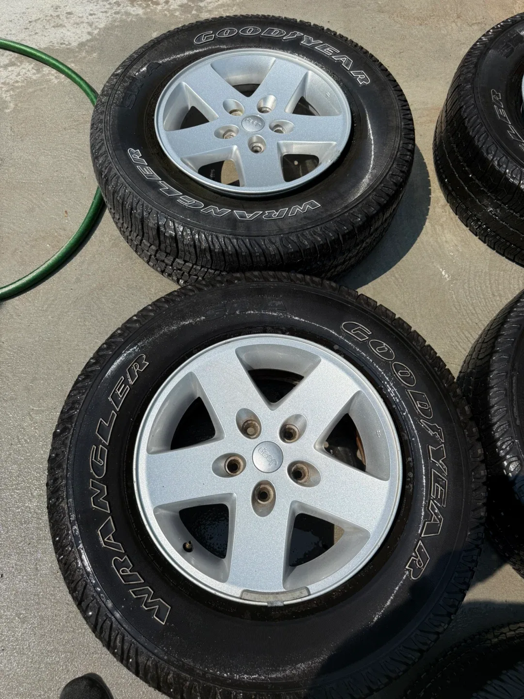 Jeep Wrangler Wheels & Goodyear Tires - Set of 5 image indicator(3)