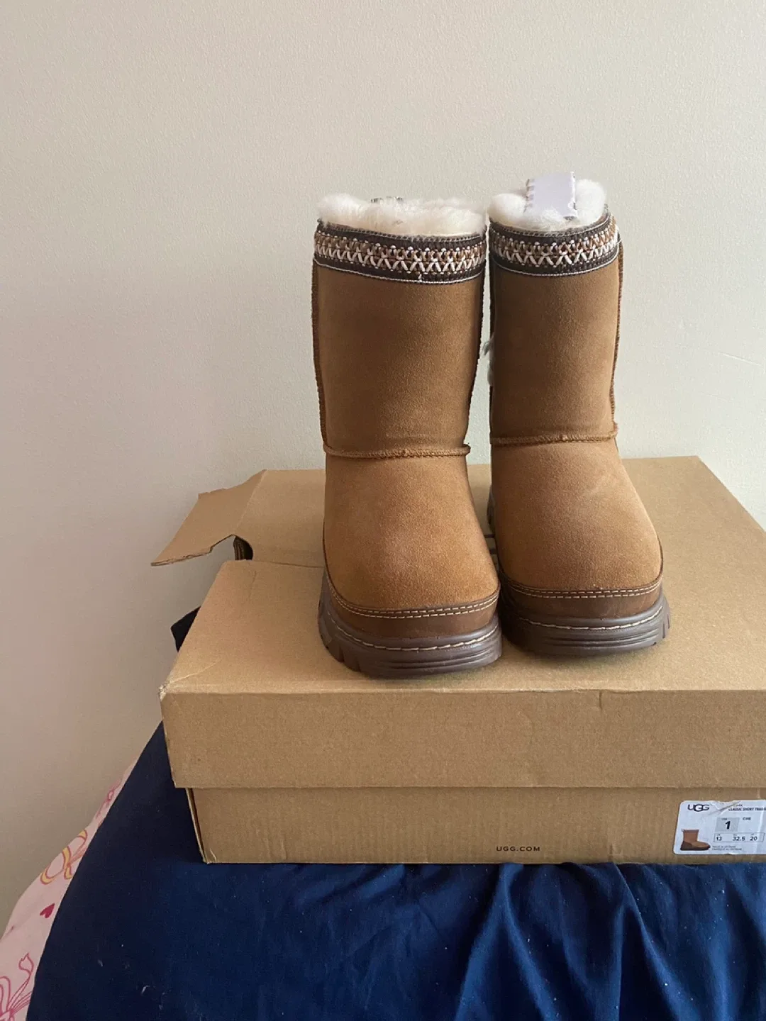 Kids New Uggs image indicator(2)