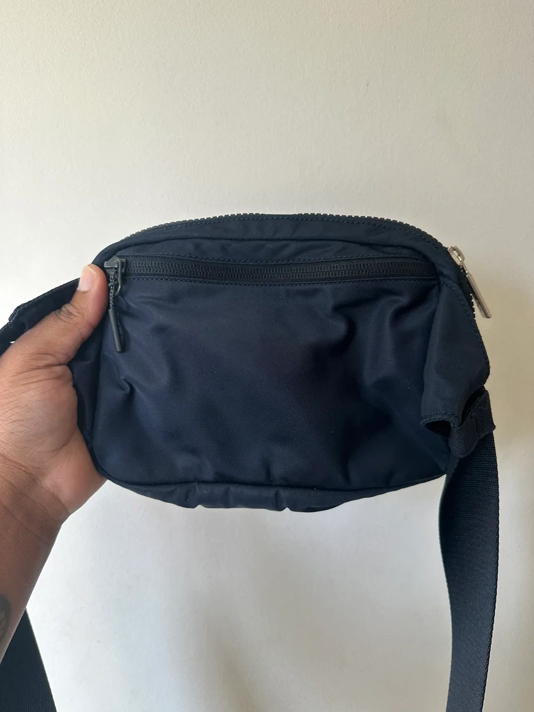 Lululemon Everywhere Belt Bag Navy image indicator(5)