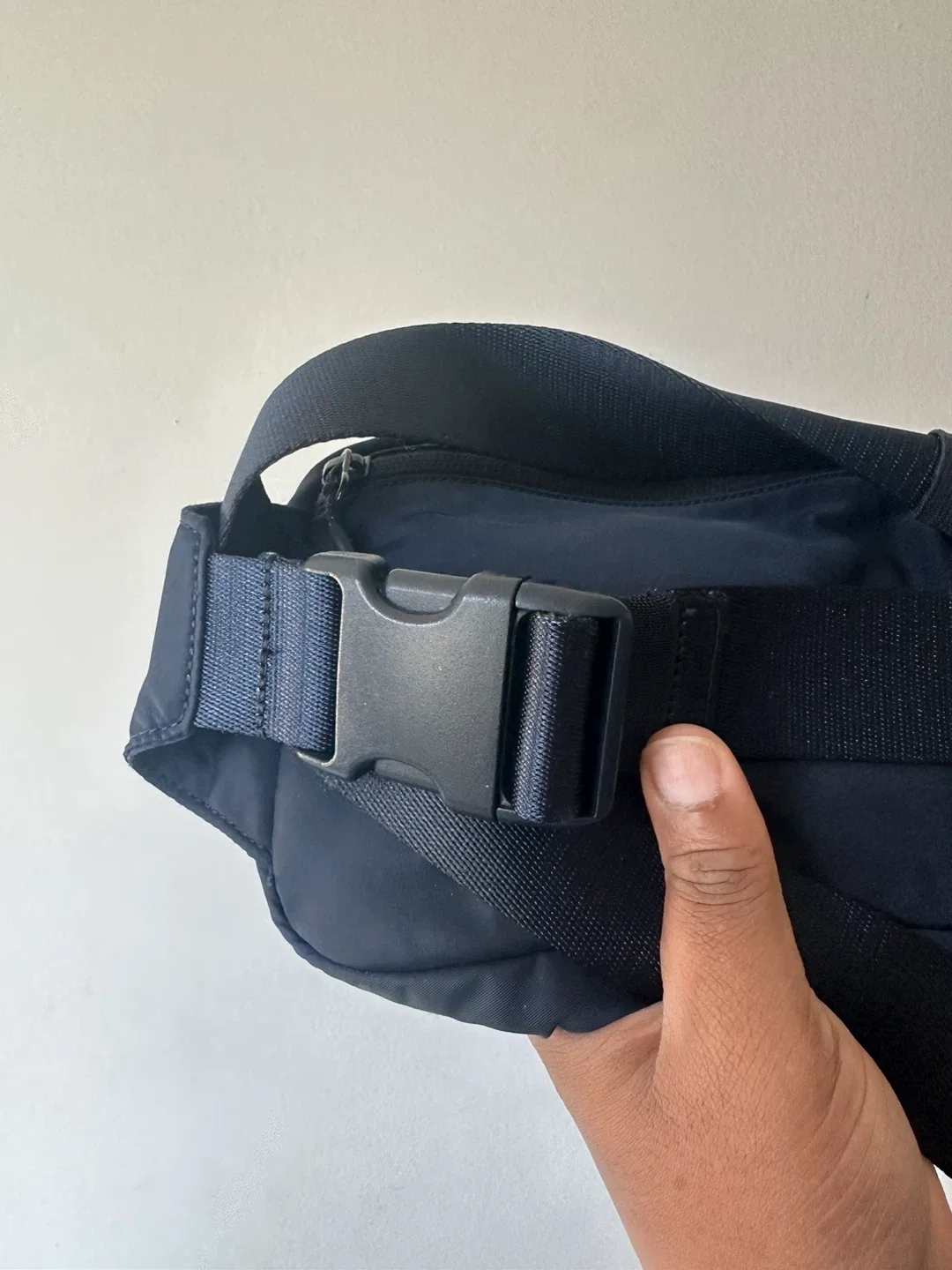 Lululemon Everywhere Belt Bag Navy image indicator(4)