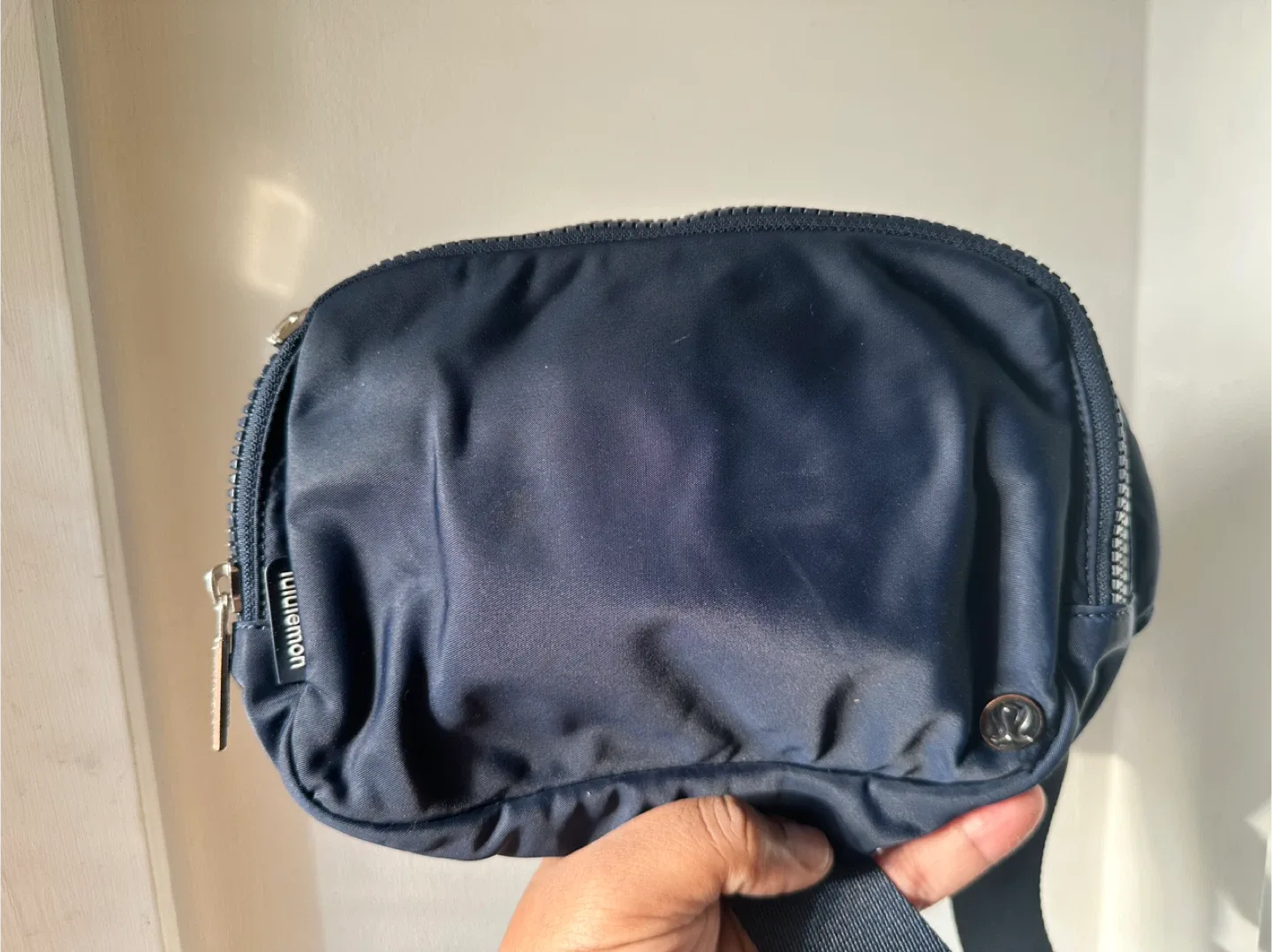 Lululemon Everywhere Belt Bag Navy image indicator(2)