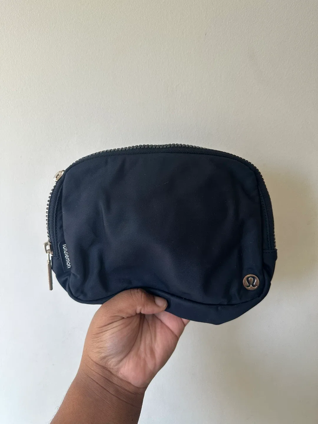 Lululemon Everywhere Belt Bag Navy image indicator(7)