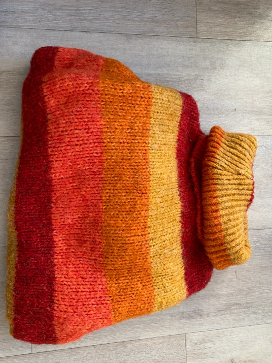 Reserved Ladies Sweater - Size S - Oversize Fit image indicator(2)