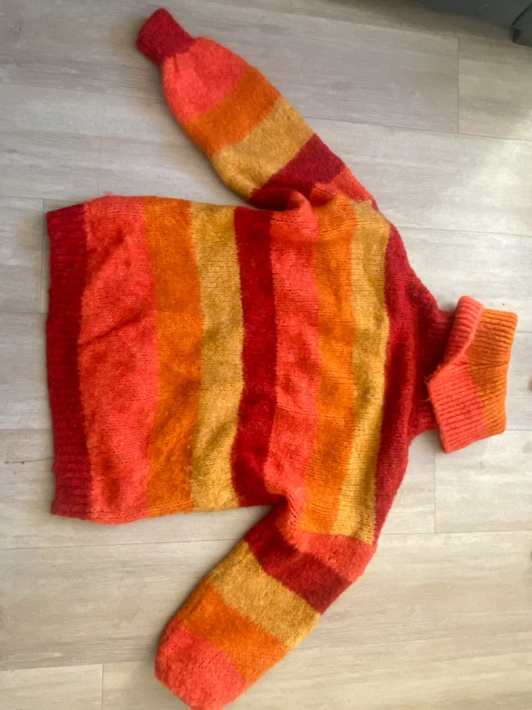 Reserved Ladies Sweater - Size S - Oversize Fit