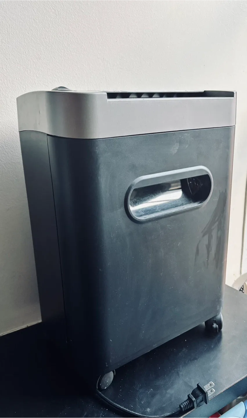 Amazon Basics 8-Sheet Microcut Shredder