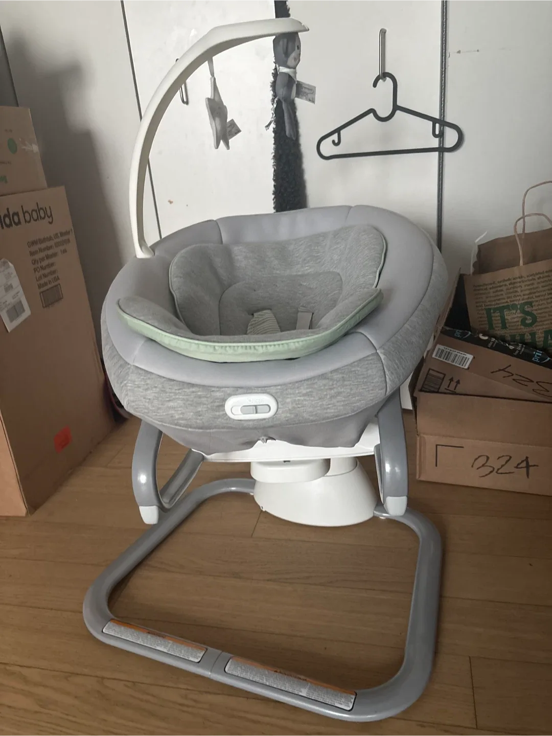 Graco Sense2Soothe Baby Swing - Excellent Condition