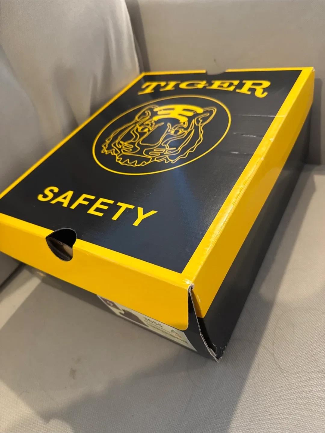 Tiger Safety Shoes (Box) only the box image indicator(3)