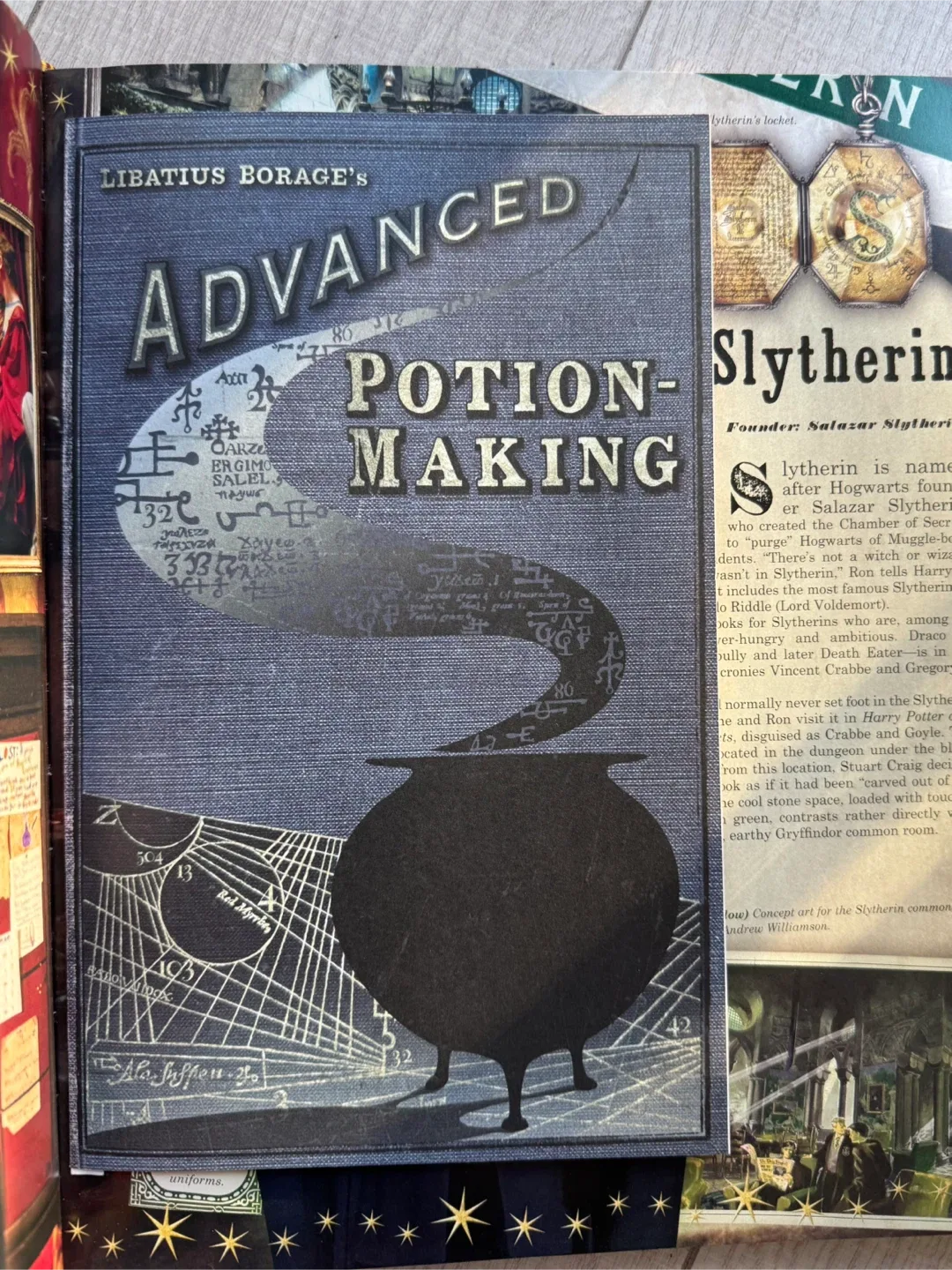 Harry Potter Film Wizardry Book image indicator(8)