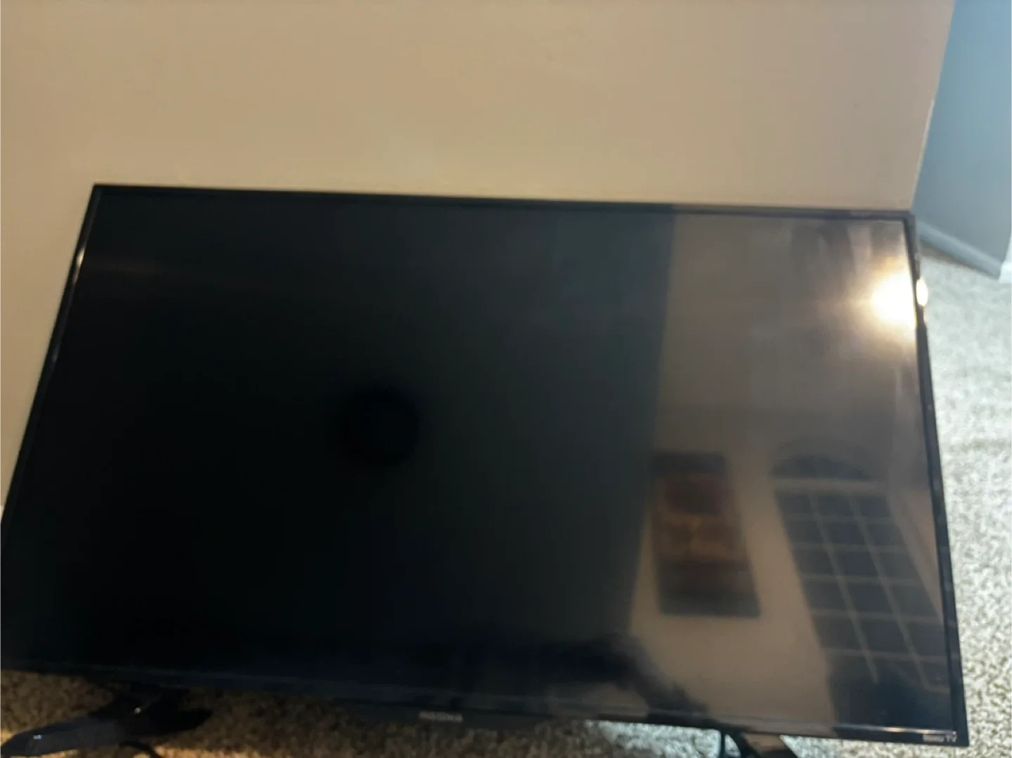 Insignia 39" Roku TV Model NS-39DR610NA17 remote not included image indicator(6)