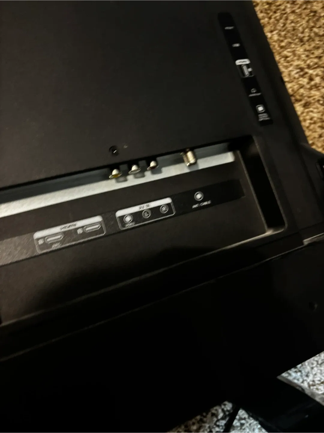 Insignia 39" Roku TV Model NS-39DR610NA17 remote not included image indicator(3)