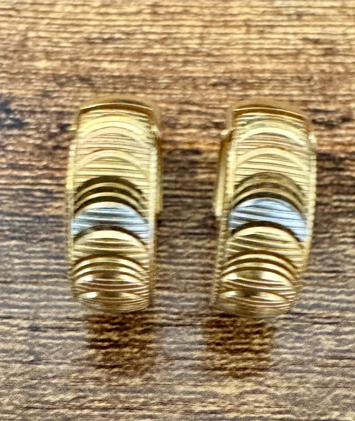 Gold Hoop Earrings image indicator(4)