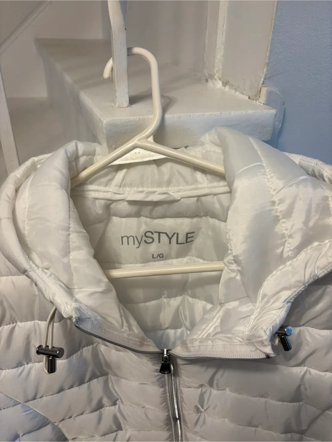 mySTYLE White Puffer Jacket, Size L/G image indicator(2)