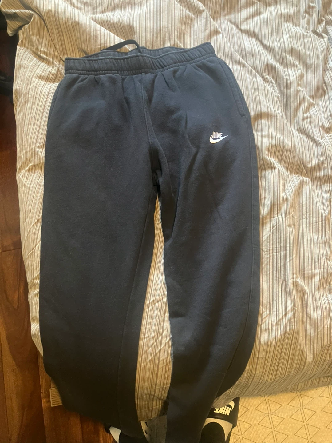 Black Nike sweatpants size men’s medium