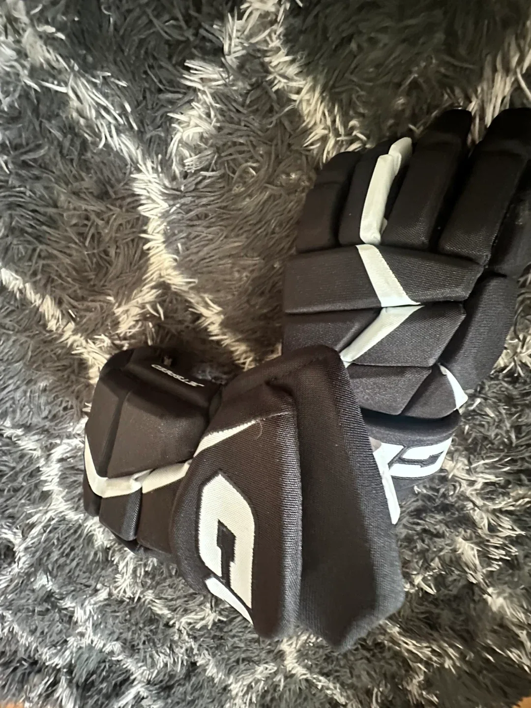 CCM FT680 Hockey Gloves image indicator(3)