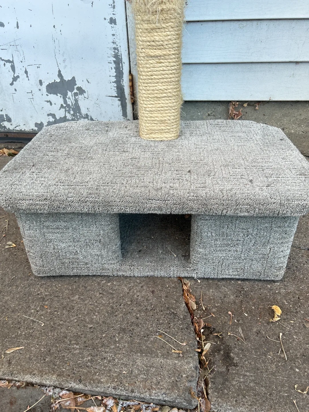 Used Cat Tree with Scratching Post image indicator(3)