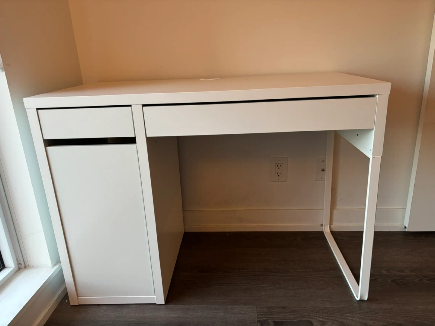 IKEA Black Office Chair & White Desk - photo 2