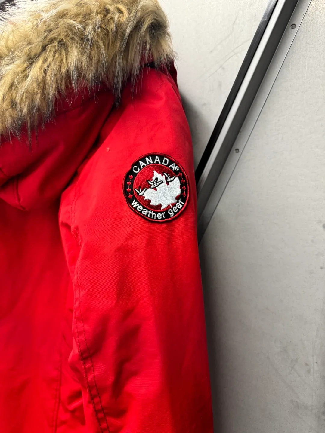 Canada Weather Gear Red Winter Coat - L image indicator(3)