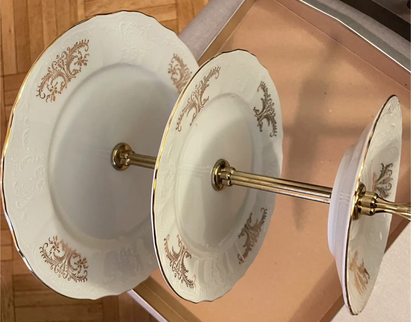 European 3-Tier Serving Stand image indicator(5)