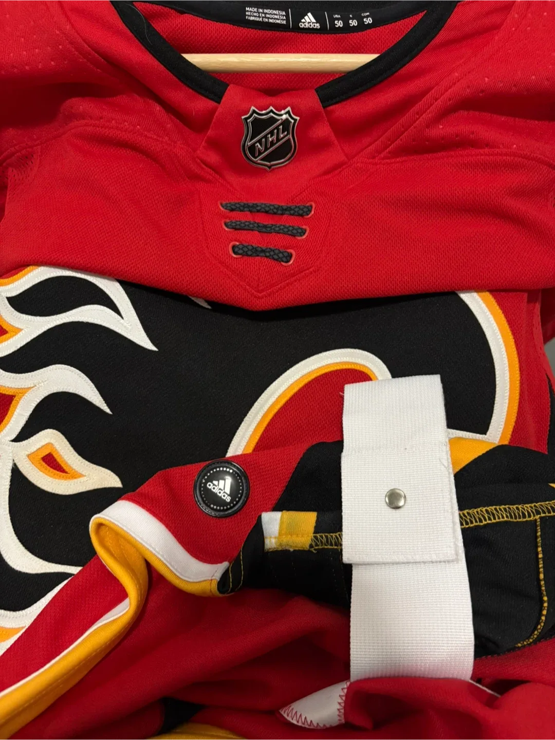 Calgary Flames NHL Adidas Jersey Size 50 image indicator(4)