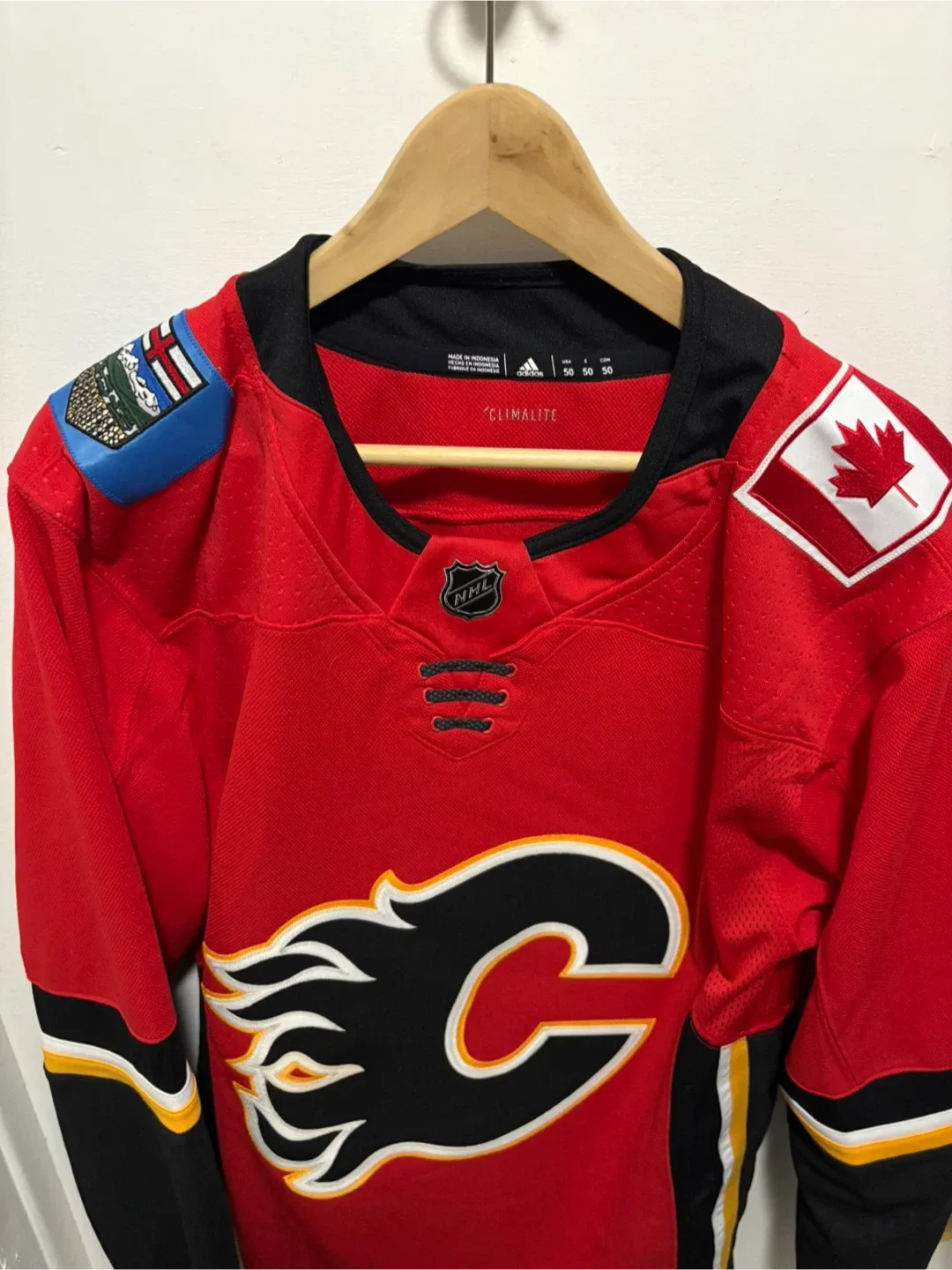 Calgary Flames NHL Adidas Jersey Size 50 image indicator(2)