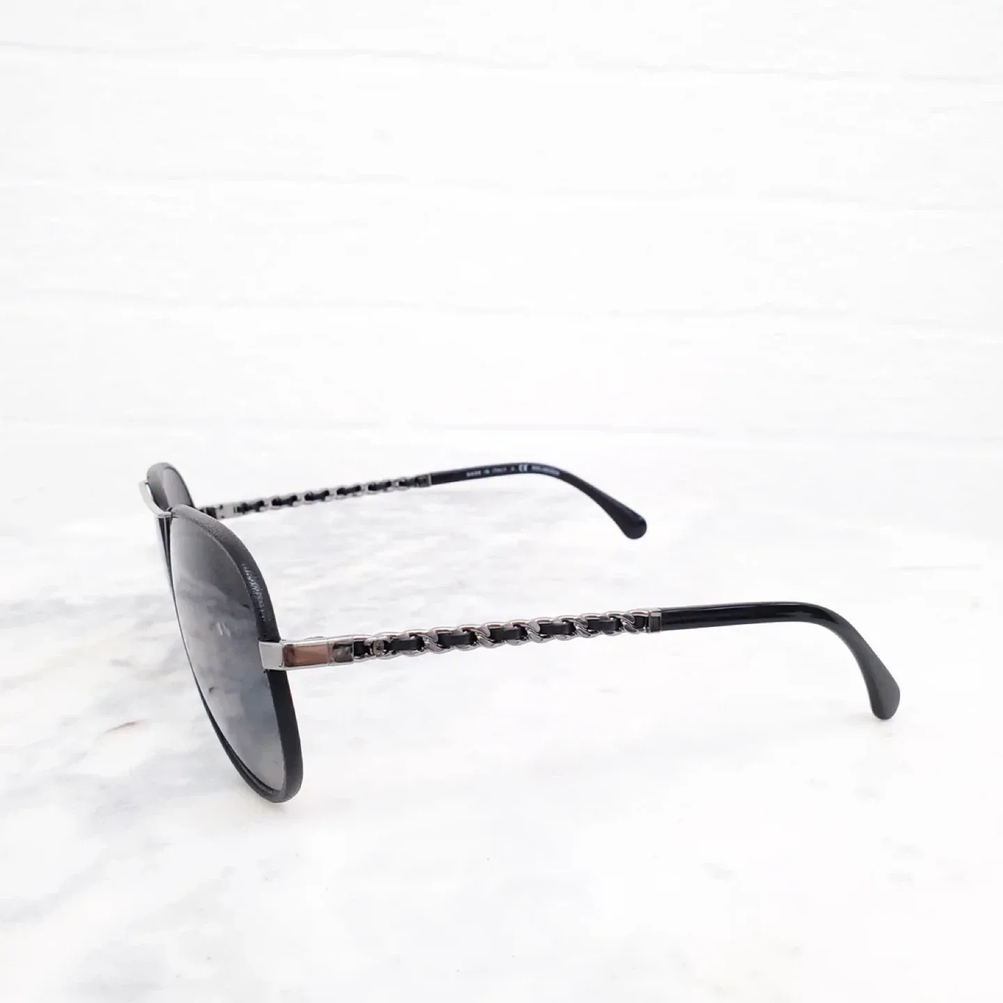 Women’s Chanel sunglasses aviators. image indicator(4)