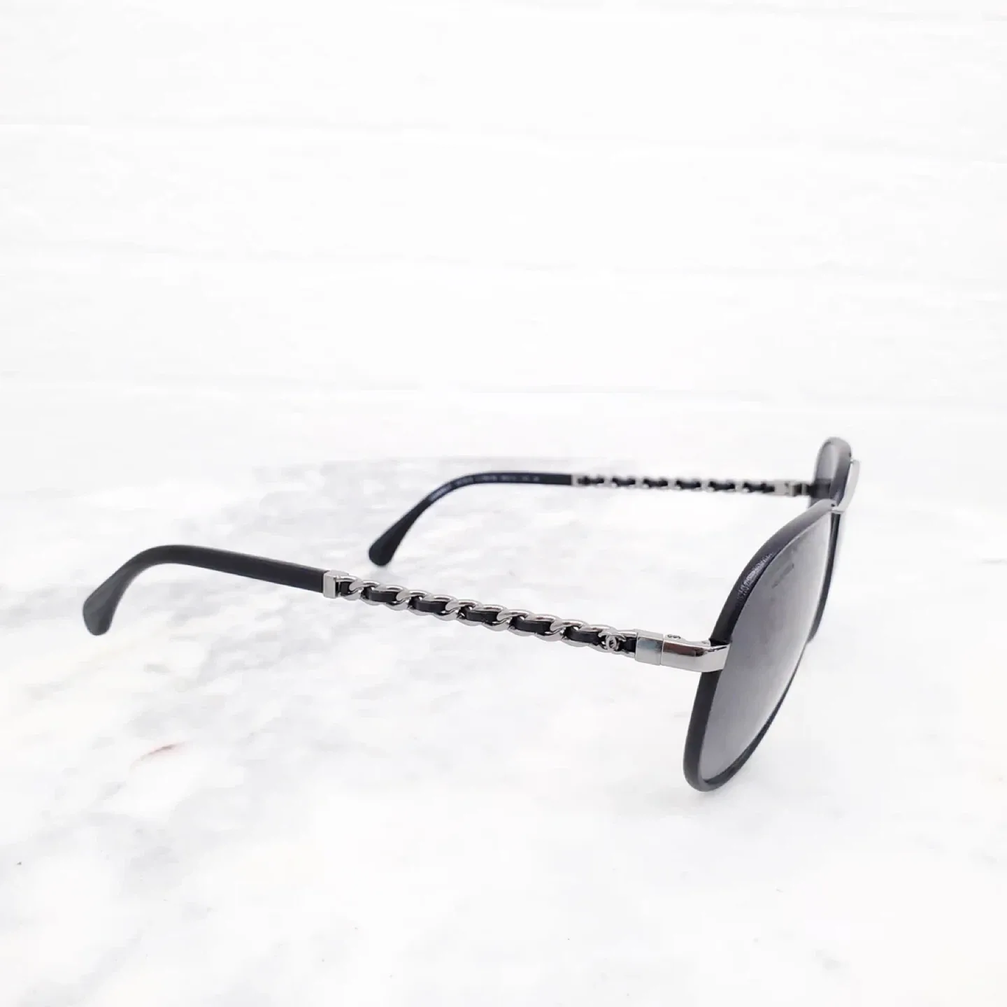 Women’s Chanel sunglasses aviators. image indicator(3)