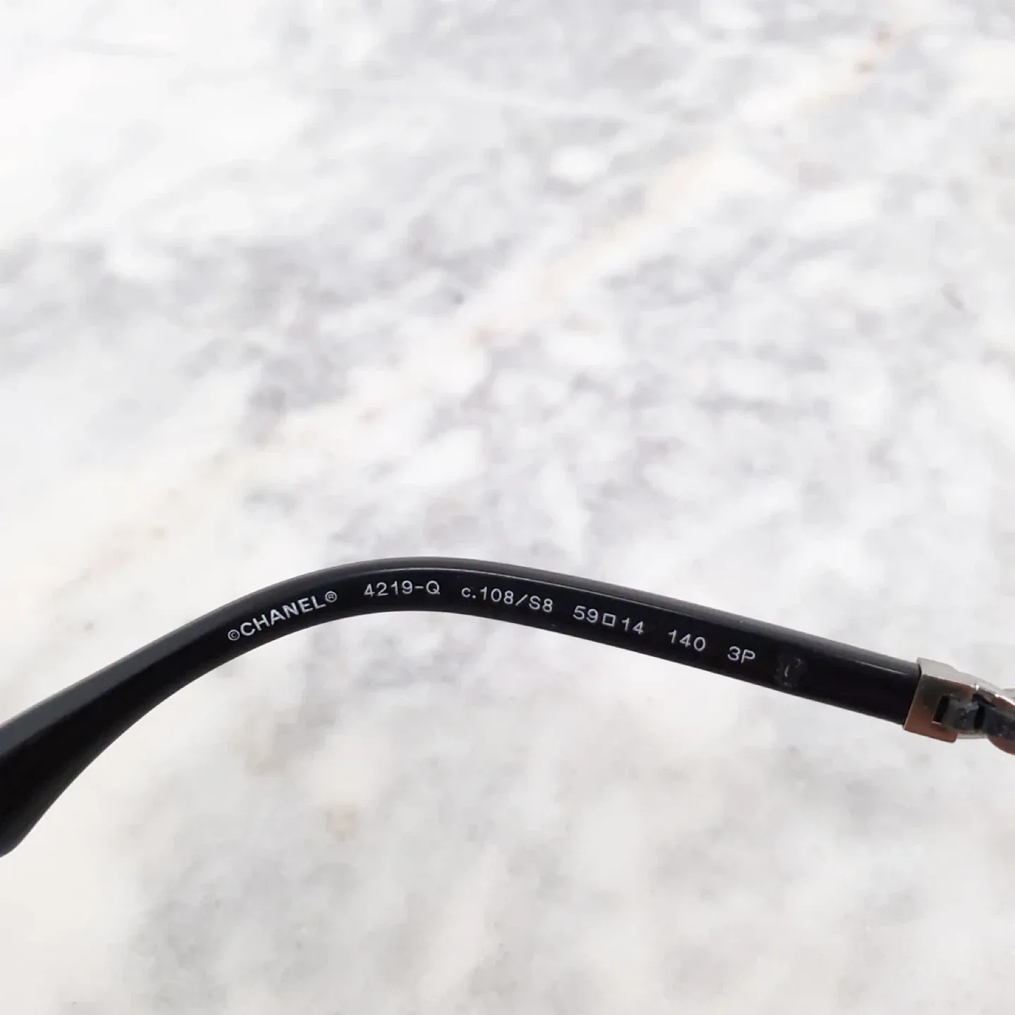 Women’s Chanel sunglasses aviators. image indicator(6)