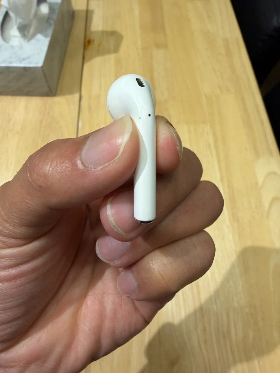 Apple 1st Gen AirPod (Right) image indicator(2)