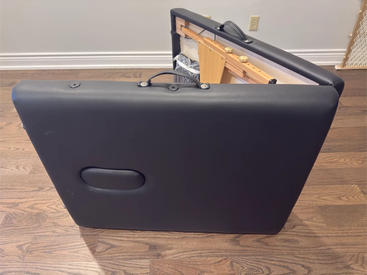 Portable Massage Table - Black image indicator(2)