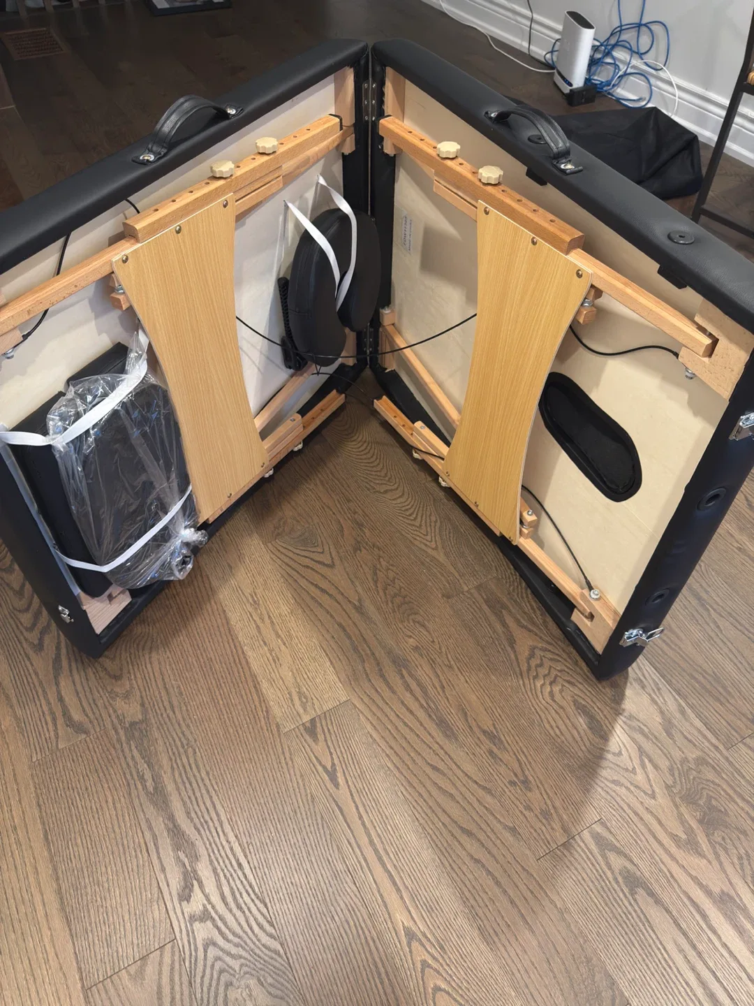 Portable Massage Table - Black image indicator(3)