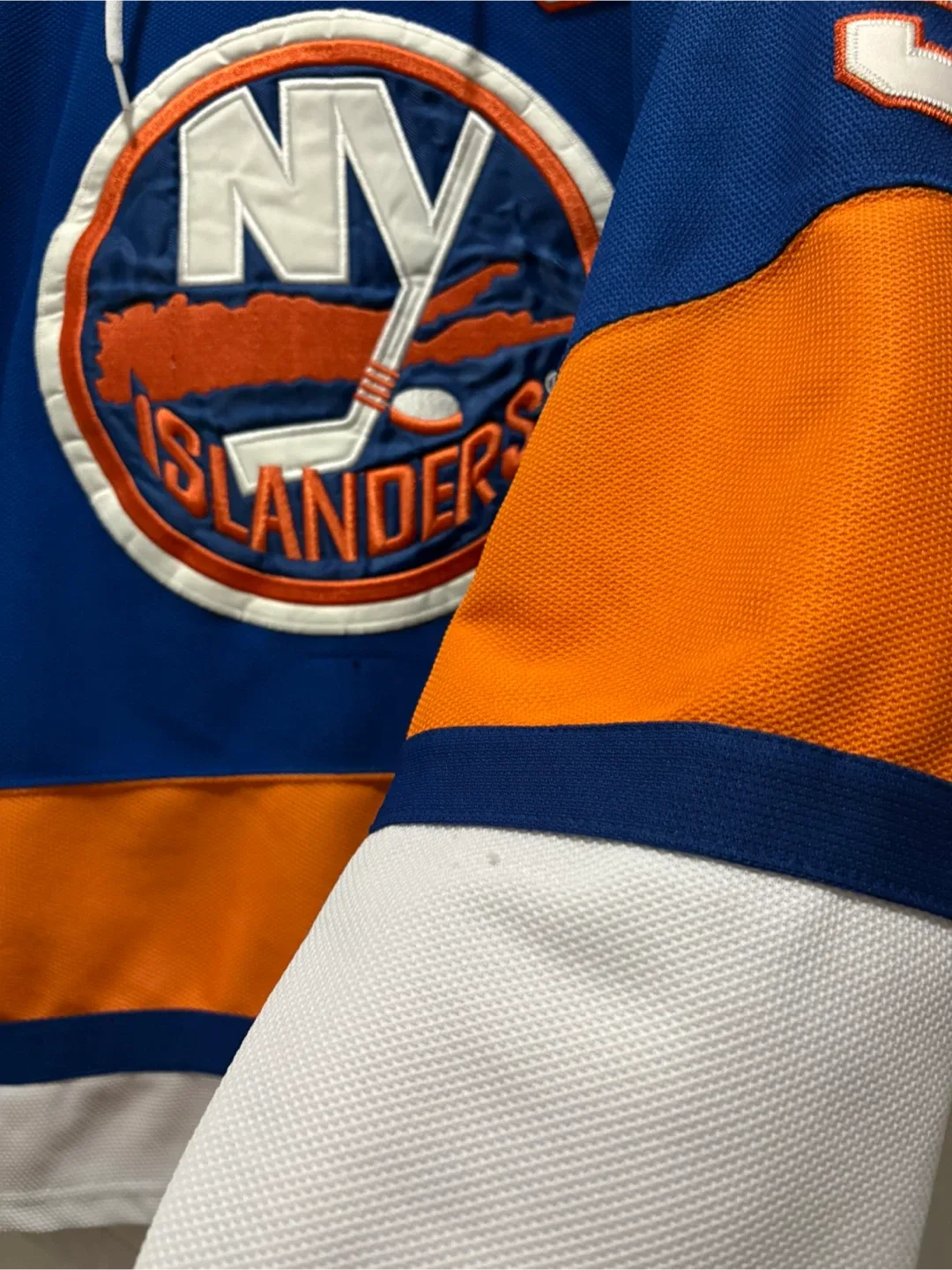 Vintage NY Islanders John Tavares Reebok hockey jersey size 50 image indicator(6)