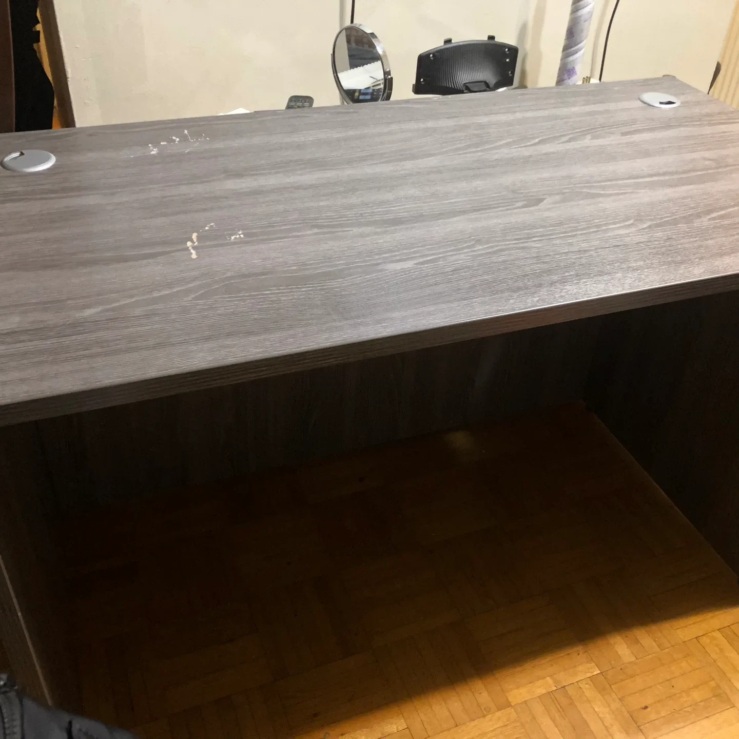 Grey Woodgrain Desk thumbnail