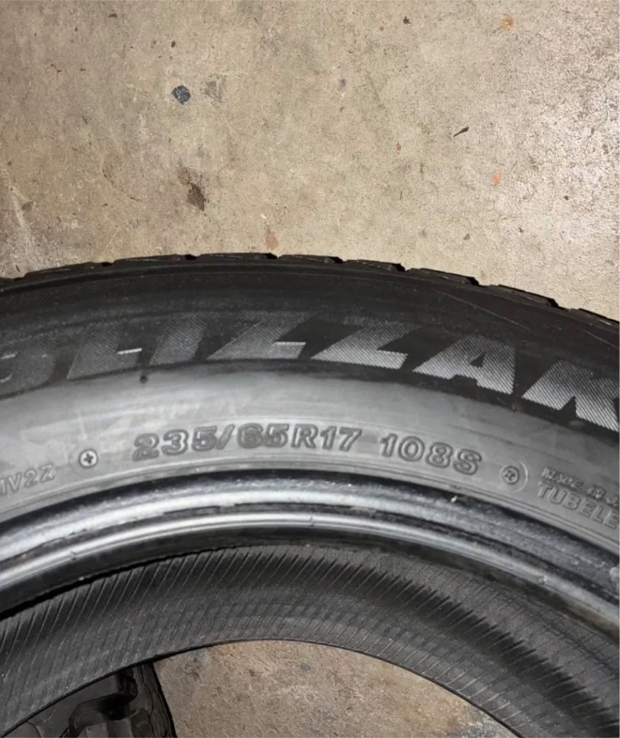 Bridgestoneww Blizzak Winter Tire image indicator(3)